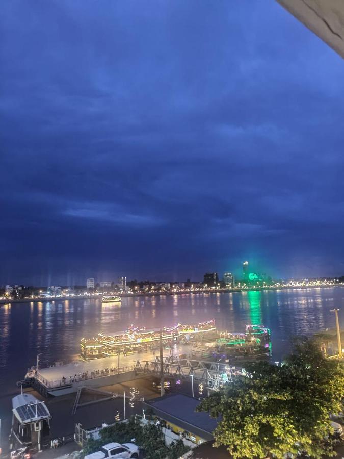 Soma Hotel Phnom Penh Esterno foto