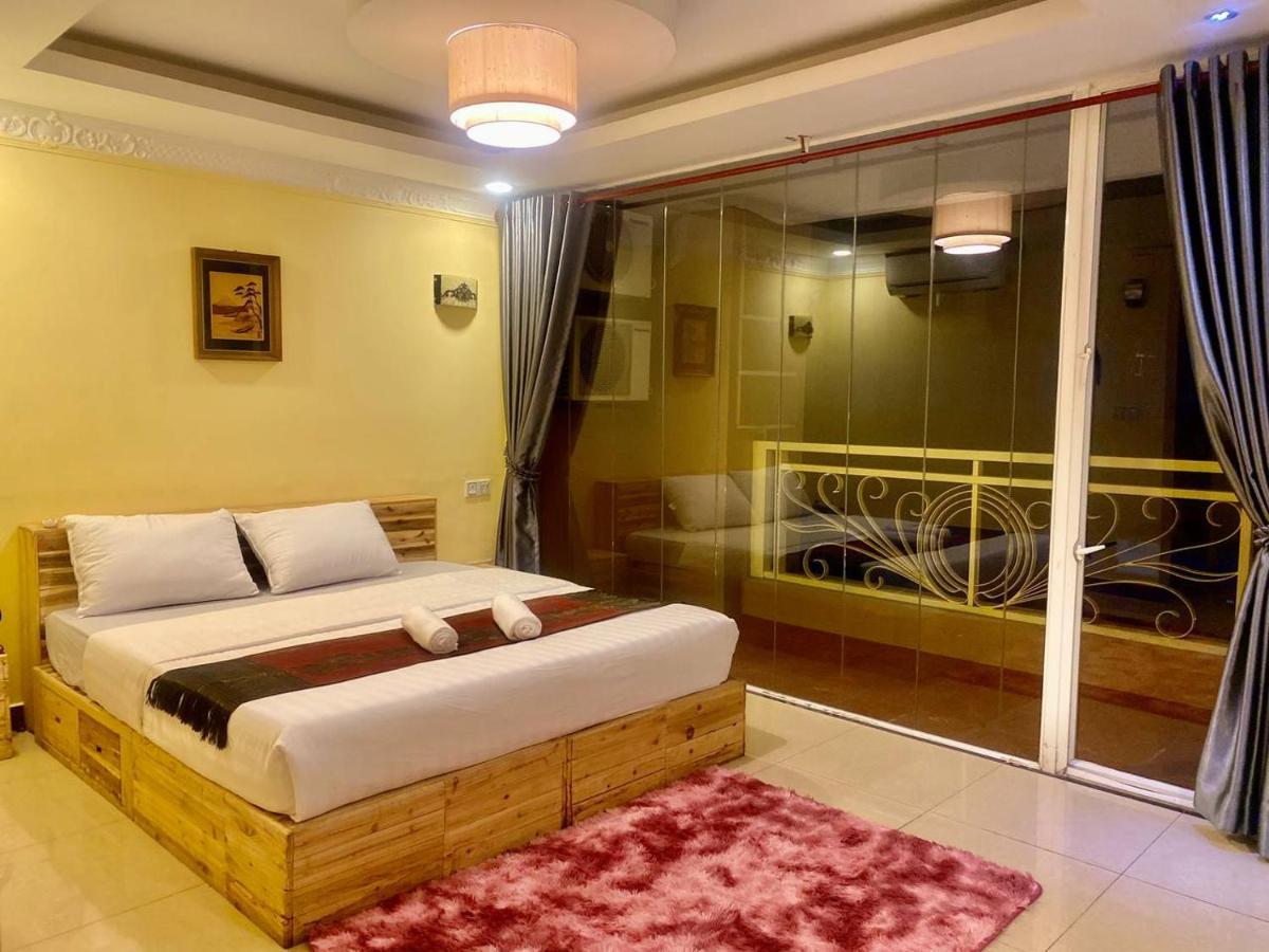 Soma Hotel Phnom Penh Esterno foto
