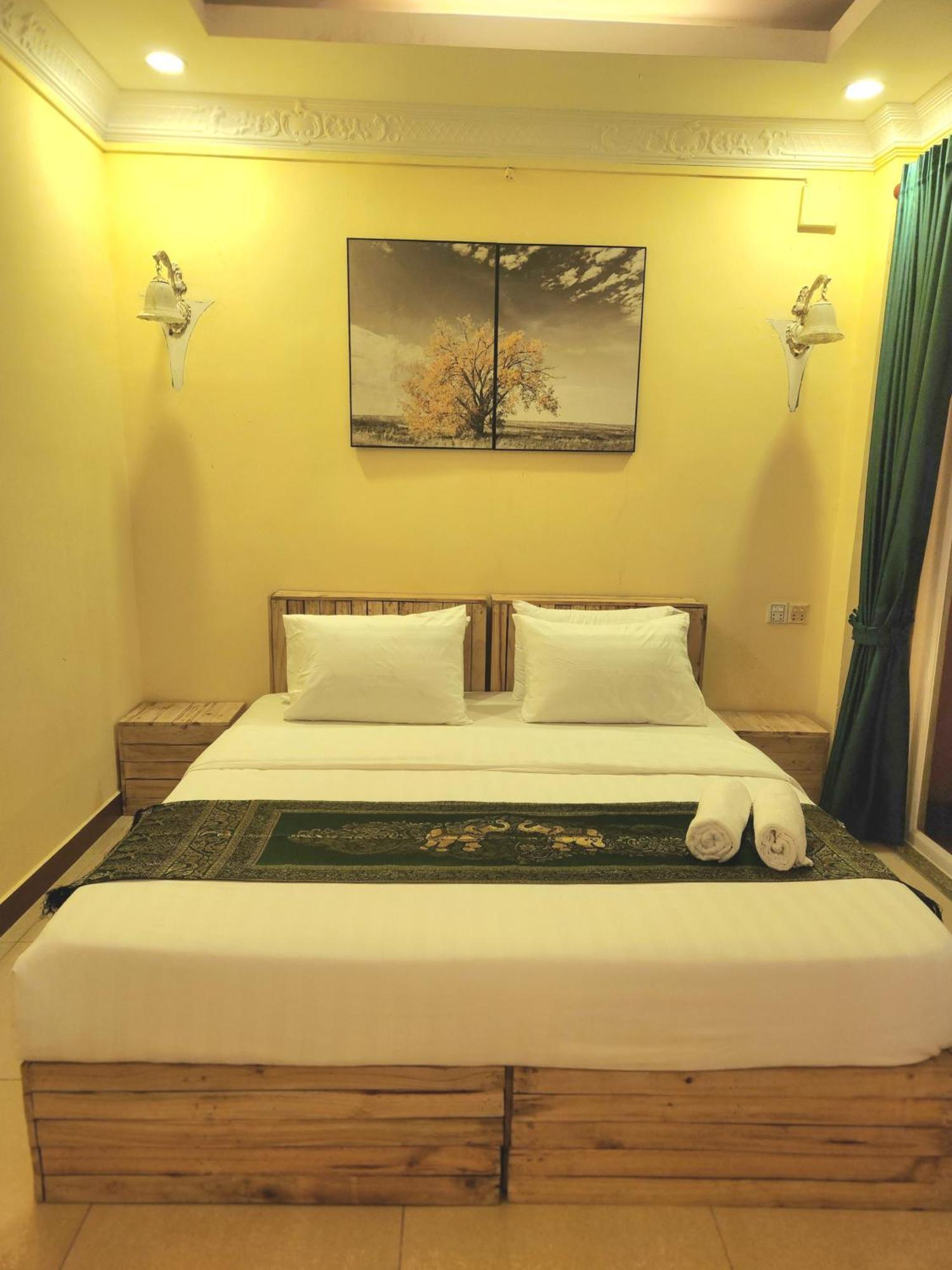 Soma Hotel Phnom Penh Esterno foto