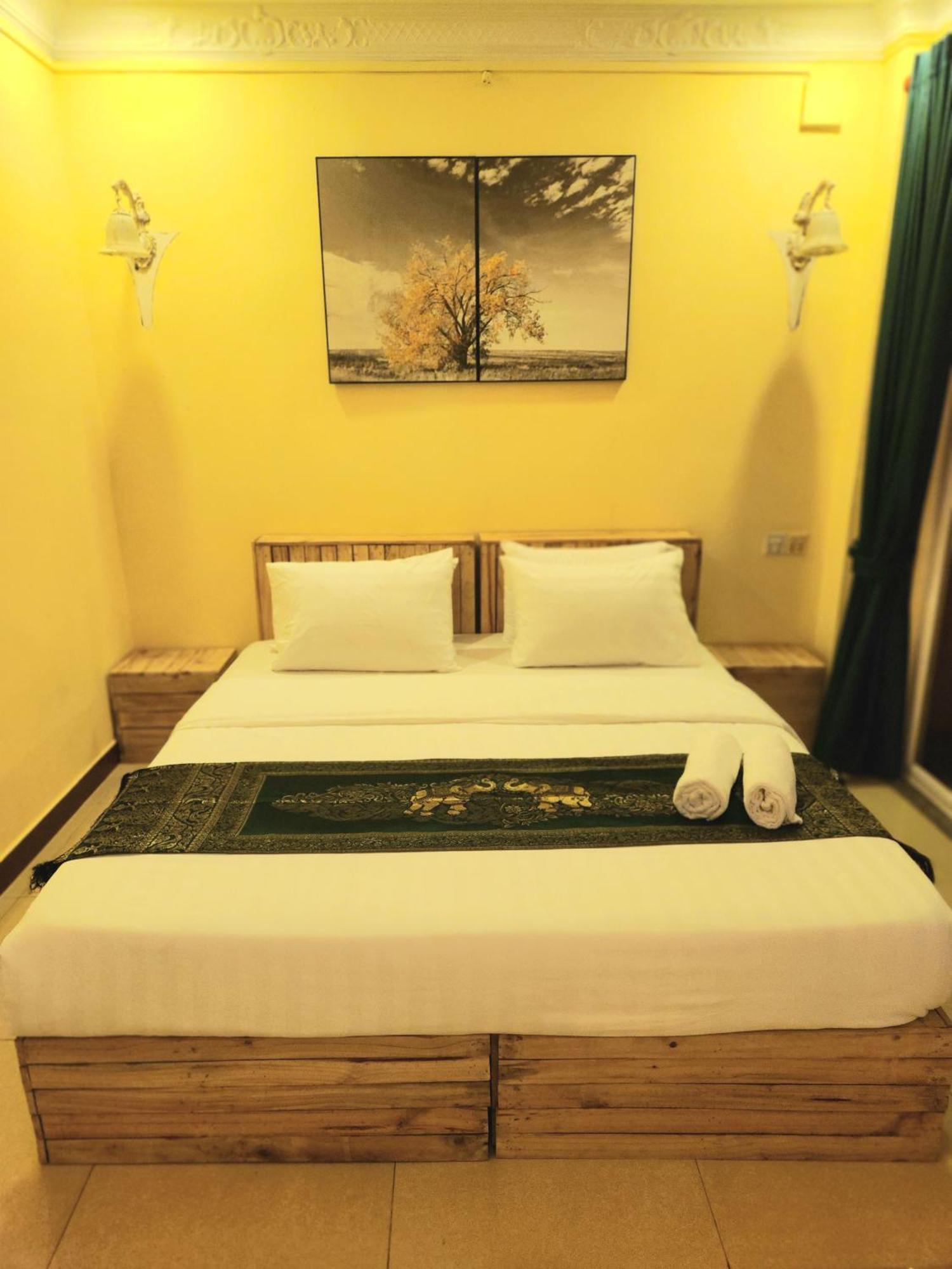 Soma Hotel Phnom Penh Esterno foto