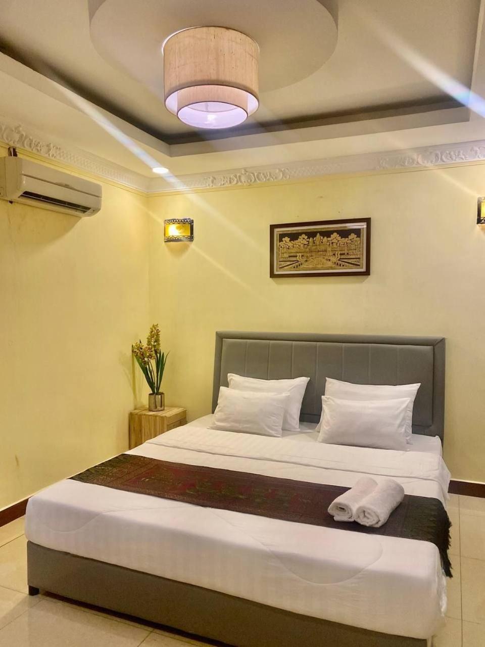 Soma Hotel Phnom Penh Esterno foto