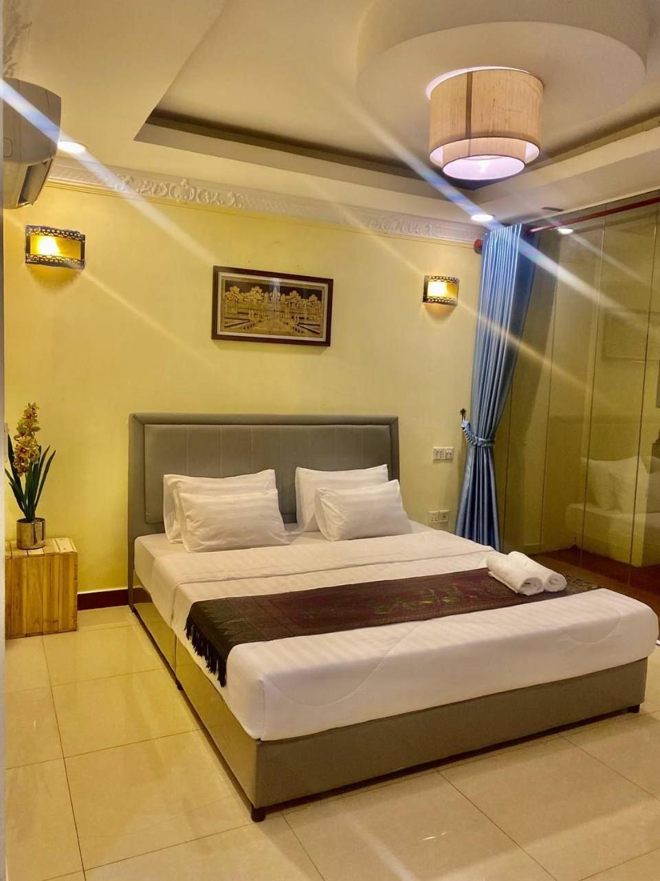 Soma Hotel Phnom Penh Esterno foto