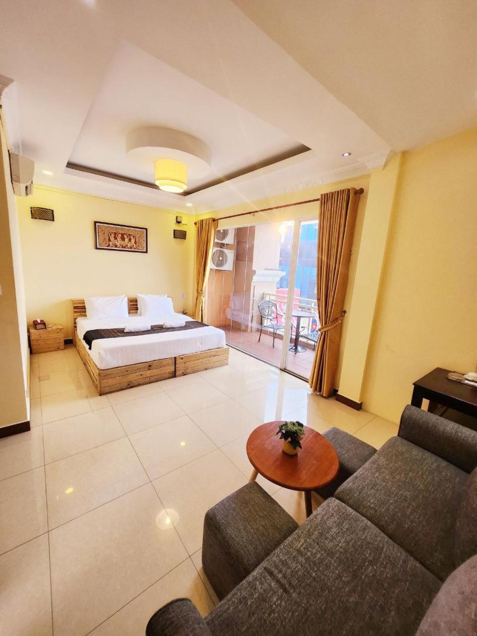 Soma Hotel Phnom Penh Esterno foto